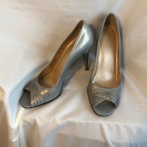 💥3/$40💥Stuart Weitzman Peep Toe Heels size 8